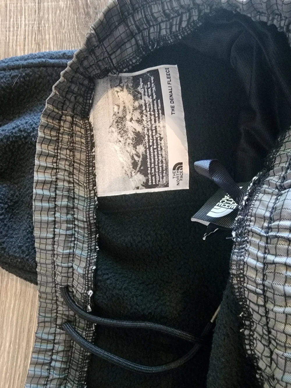 The North Face Mens Retro Denali Black Fleece Jogger Bottoms with Gray Panels